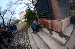 7 ноября 2014 года (уборка памятника на Дудинской)